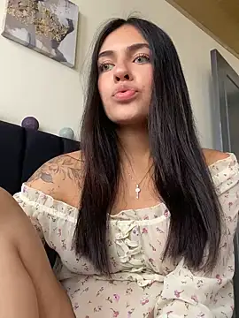 DaphneUwu online show from December 2024 05:22:02 PM