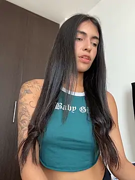 DaphneUwu online show from April 2026 02:51:01 PM