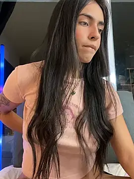 Snapshot of DaphneUwu chatting on June 2026 02:19:02 AM DaphneUwu online show from June 2026 02:19:02 AM
