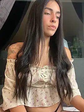 Snapshot of DaphneUwu chatting on May 2026 01:00:01 AM DaphneUwu online show from May 2026 01:00:01 AM