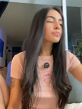 Snapshot of DaphneUwu chatting on June 2026 02:24:02 AM DaphneUwu online show from June 2026 02:24:02 AM
