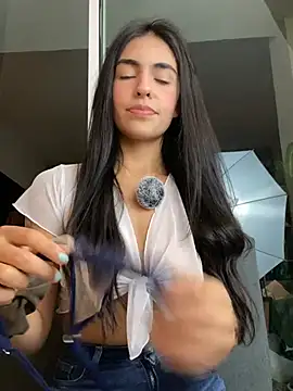 Snapshot of DaphneUwu chatting on May 2026 01:59:03 AM DaphneUwu online show from May 2026 01:59:03 AM