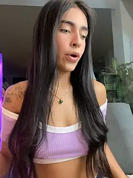 Snapshot of DaphneUwu chatting on July 2026 01:08:02 AM DaphneUwu online show from July 2026 01:08:02 AM