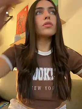 DaphneUwu online show from October 2025 12:53:01 AM