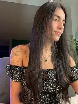 Snapshot of DaphneUwu chatting on June 2026 01:38:01 AM DaphneUwu online show from June 2026 01:38:01 AM