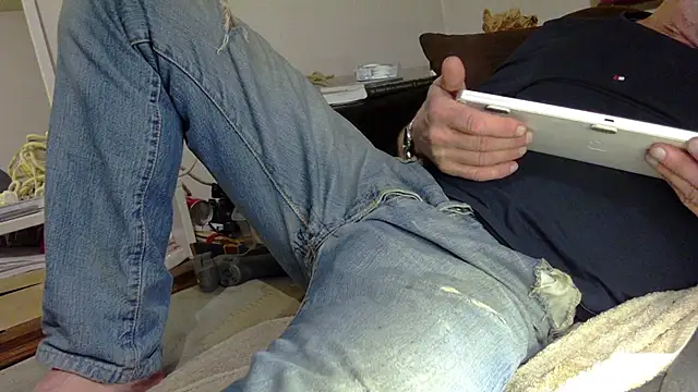 Snapshot of mike30nbg chatting on October 2025 09:43:02 PM mike30nbg online show from October 2025 09:43:02 PM