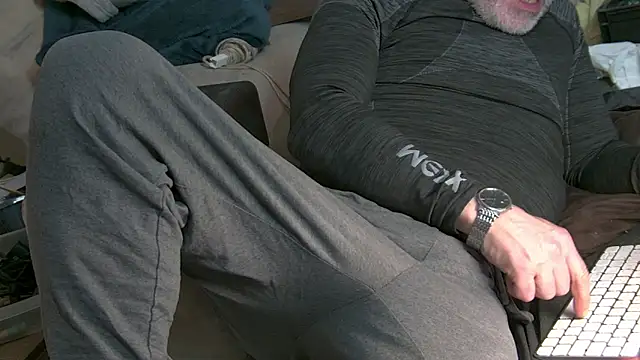 mike30nbg online show from April 2026 08:01:01 PM