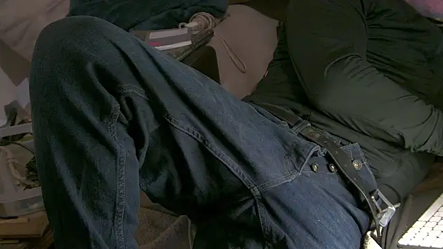 mike30nbg online show from April 2026 09:32:01 PM