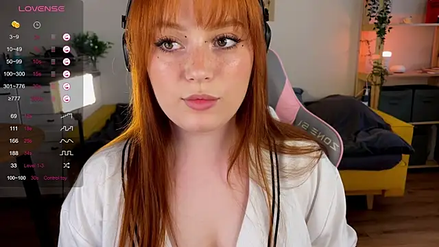 Snapshot of Sofy_Benson chatting on June 2026 01:49:01 PM Sofy Benson online show from June 2026 01:49:01 PM