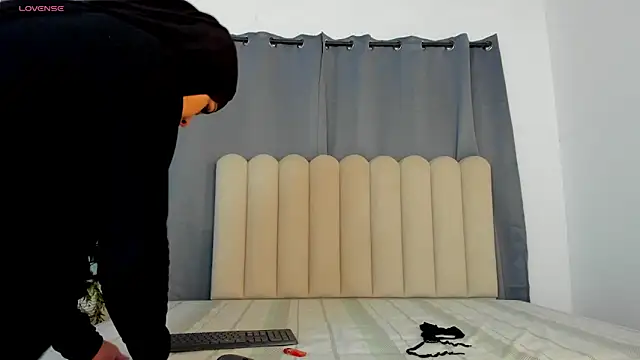 Snapshot of Dounia_nagi chatting on October 2025 08:50:02 PM Dounia nagi online show from October 2025 08:50:02 PM