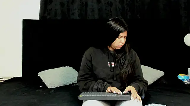 lissandthor13 online show from December 2025 10:17:02 AM