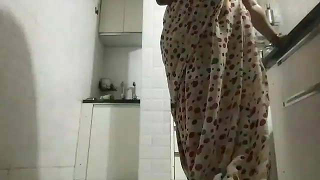 Riyasingh9 online show from April 2026 02:40:02 AM