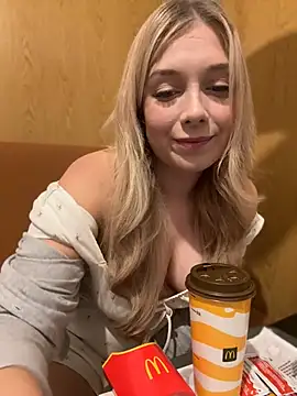 CherryAuroraa online show from December 2024 08:47:02 PM