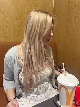 CherryAuroraa online show from February 2026 12:05:02 PM