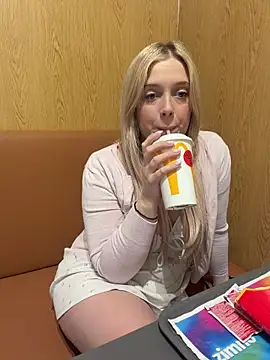 CherryAuroraa online show from March 2026 10:21:01 PM