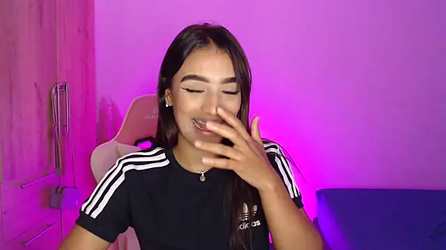 Snapshot of GiltRosebush chatting on January 2025 02:20:01 AM GiltRosebush online show from January 2025 02:20:01 AM