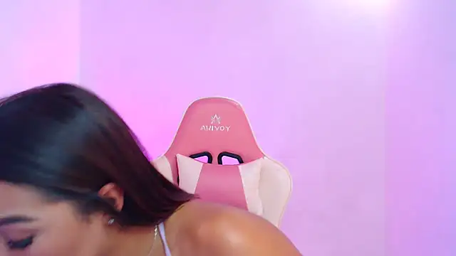 Snapshot of GiltRosebush chatting on March 2025 04:02:01 PM GiltRosebush online show from March 2025 04:02:01 PM