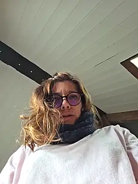 Snapshot of Lina_lou4 chatting on February 2026 01:22:02 PM Lina lou4 online show from February 2026 01:22:02 PM