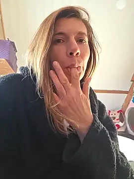 Snapshot of Lina_lou4 chatting on December 2025 09:46:01 AM Lina lou4 online show from December 2025 09:46:01 AM