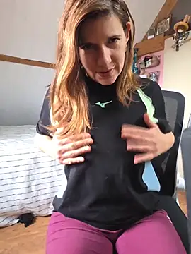 Snapshot of Lina_lou4 chatting on December 2025 01:35:02 PM Lina lou4 online show from December 2025 01:35:02 PM