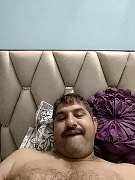 Amandev7 online show from April 2026 07:45:01 PM