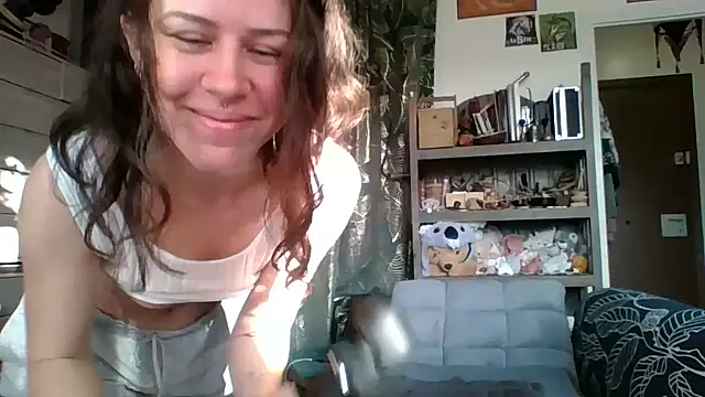 SuzieWanKenobi online show from December 2024 01:58:01 PM