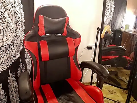 Snapshot of PirateEmpressBoaAico chatting on March 2026 10:05:02 AM PirateEmpressBoaAico online show from March 2026 10:05:02 AM