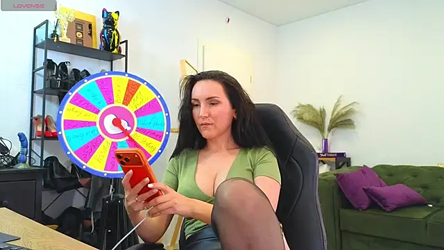 EvaKeks online show from April 2026 06:00:02 PM