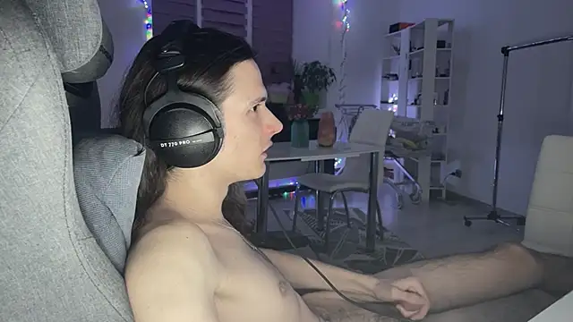 Snapshot of CandyChell chatting on March 2026 12:43:02 AM CandyChell online show from March 2026 12:43:02 AM