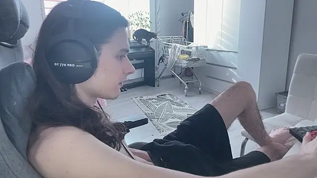 Snapshot of CandyChell chatting on March 2026 10:33:02 AM CandyChell online show from March 2026 10:33:02 AM