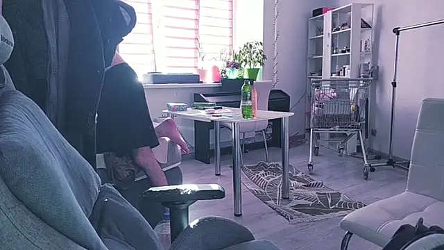 Snapshot of CandyChell chatting on April 2026 12:54:01 PM CandyChell online show from April 2026 12:54:01 PM