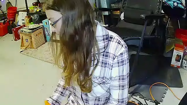 Dakota 02 online show from October 2025 12:28:01 PM