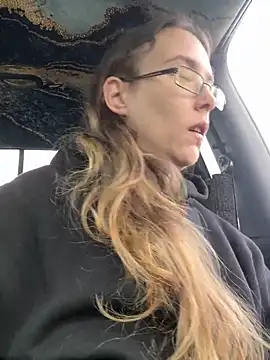 Dakota 02 online show from November 2025 03:01:02 PM