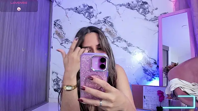 Snapshot of Annaross2 chatting on November 2025 05:12:02 PM Annaross2 online show from November 2025 05:12:02 PM