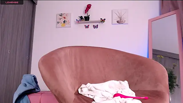 Snapshot of Annaross2 chatting on March 2025 05:08:02 PM Annaross2 online show from March 2025 05:08:02 PM