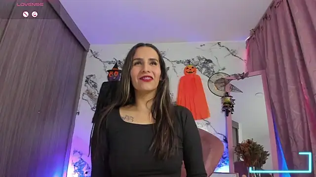 Snapshot of Annaross2 chatting on October 2025 07:35:01 PM Annaross2 online show from October 2025 07:35:01 PM