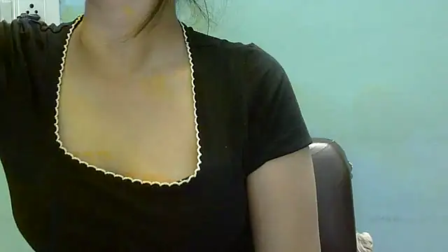 Snapshot of lovelydesi21 chatting on November 2025 01:04:02 PM lovelydesi21 online show from November 2025 01:04:02 PM