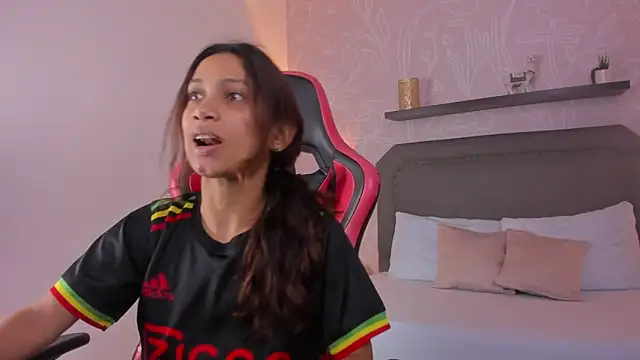 cora 22 online show from October 2025 12:39:02 PM