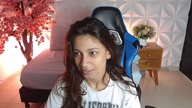 Snapshot of cora_22 chatting on December 2025 12:38:01 PM cora 22 online show from December 2025 12:38:01 PM