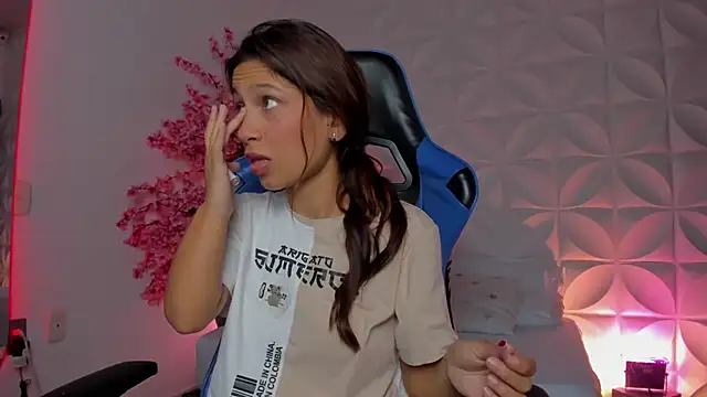 cora 22 online show from November 2025 12:31:02 PM