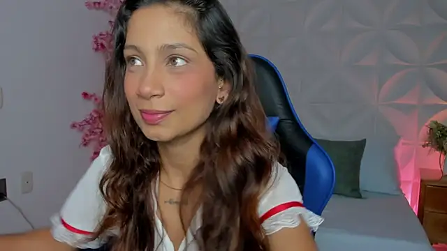 Snapshot of cora_22 chatting on April 2026 01:06:02 PM cora 22 online show from April 2026 01:06:02 PM