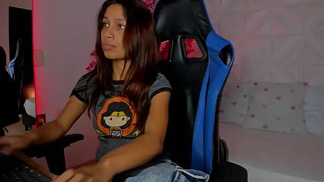 cora 22 online show from November 2025 12:42:02 PM