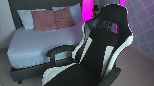 cora 22 online show from October 2025 12:51:02 PM