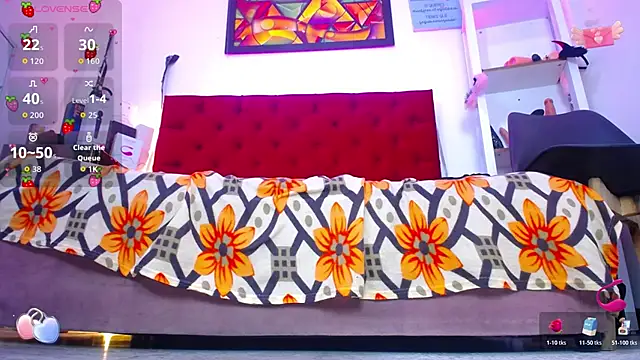 Snapshot of louise_nails chatting on December 2025 03:47:01 PM louise nails online show from December 2025 03:47:01 PM