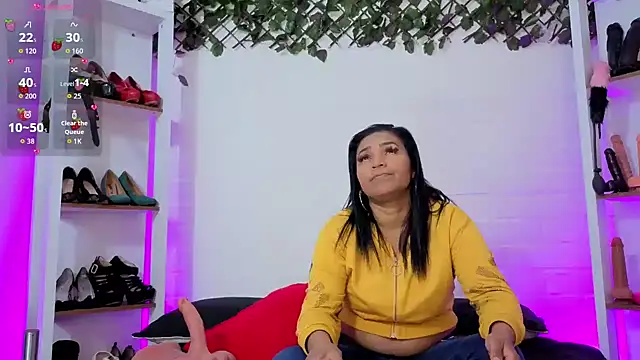 louise nails online show from April 2026 01:15:02 PM