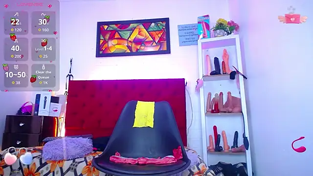 Snapshot of louise_nails chatting on November 2025 03:01:02 PM louise nails online show from November 2025 03:01:02 PM