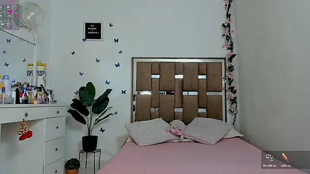 kendall-ewers online show from April 2026 11:22:01 PM