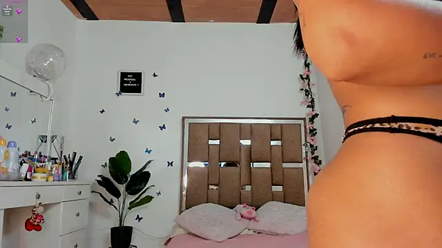 kendall-ewers online show from April 2026 01:46:01 AM