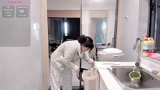 Vivian-6 online show from February 2026 01:05:02 AM