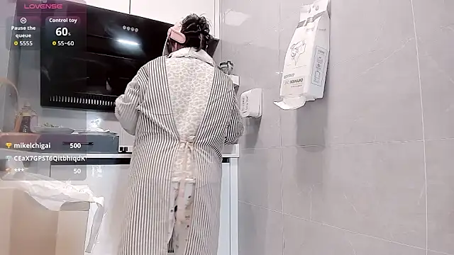 Snapshot of Vivian-6 chatting on March 2026 02:04:02 AM Vivian-6 online show from March 2026 02:04:02 AM